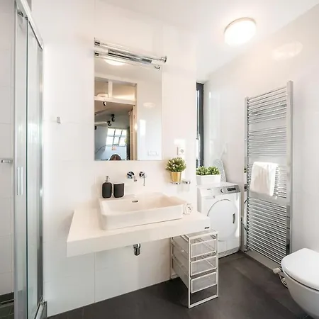 4 Bedrooms Casco Antiguo Apartment Seville