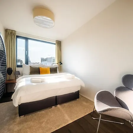 4 Bedrooms Casco Antiguo Apartment