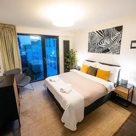 4 Bedrooms Casco Antiguo *