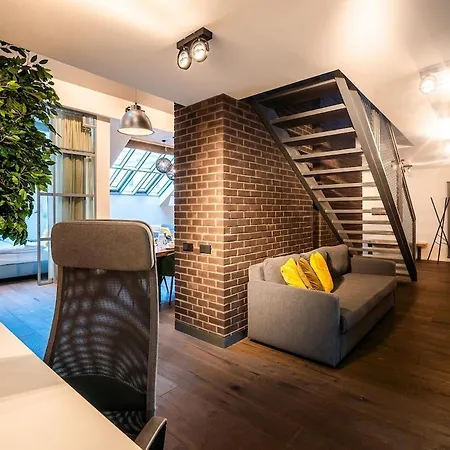 4 Bedrooms Casco Antiguo *