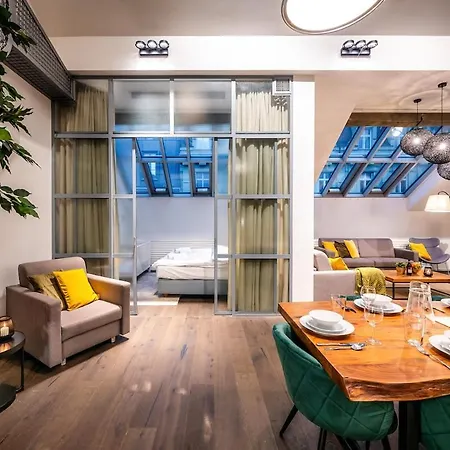 Apartment 4 Bedrooms Casco Antiguo