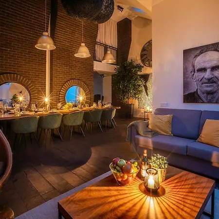 4 Bedrooms Casco Antiguo